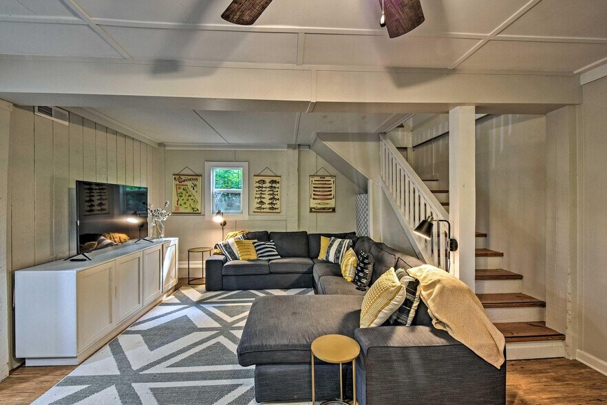 Primary Photo - 334 Dogwood Ln