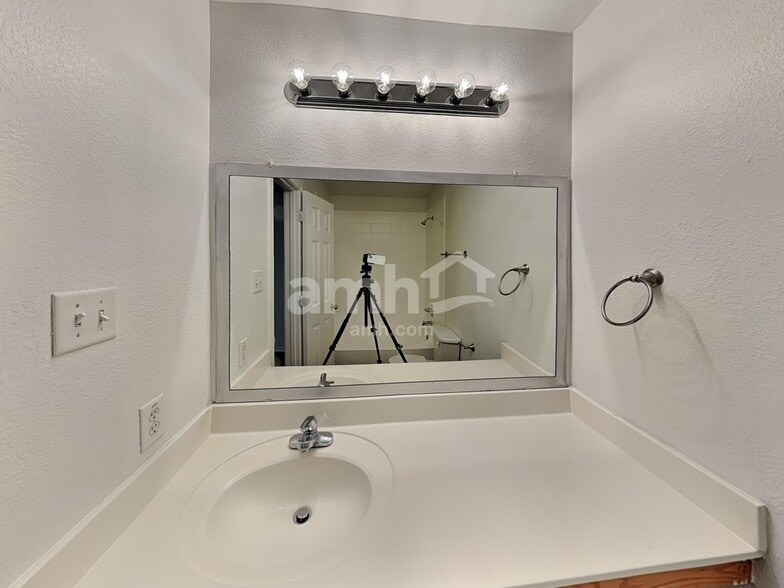 Building Photo - 8802 Mission Mdw