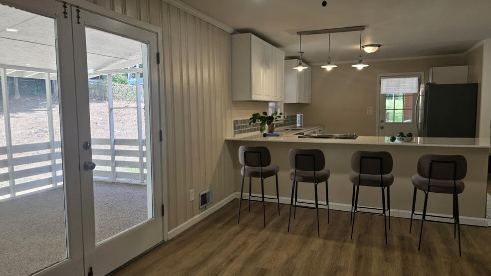 Building Photo - 2835 Hayden Dr