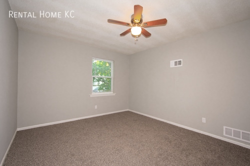 Building Photo - 1512 E Leona-