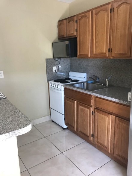 Building Photo - 3071 SW 27th Ave