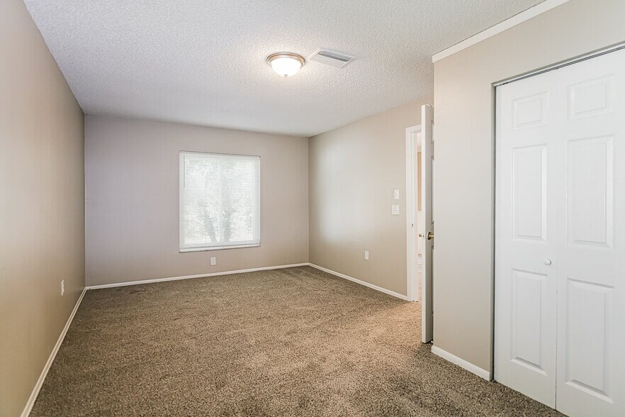 Building Photo - 11351 Collingswood St