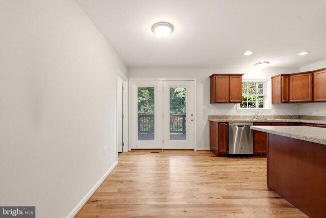 Building Photo - 101 Brier Rabbit Ct