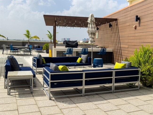 Building Photo - 3250 NE 1st Ave