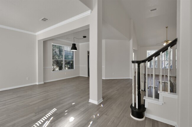 Building Photo - 22 Belcarra Pl