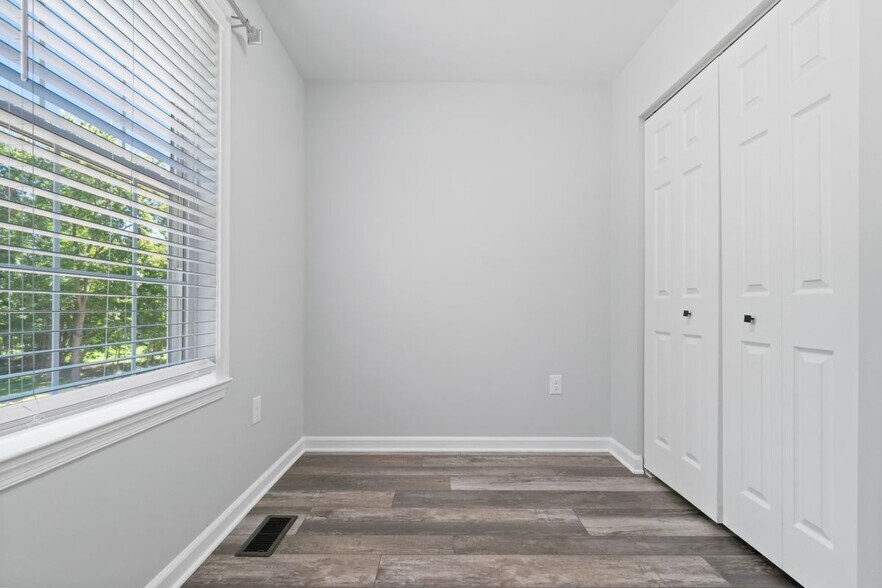 Building Photo - 680 Chestnut Springs Ln
