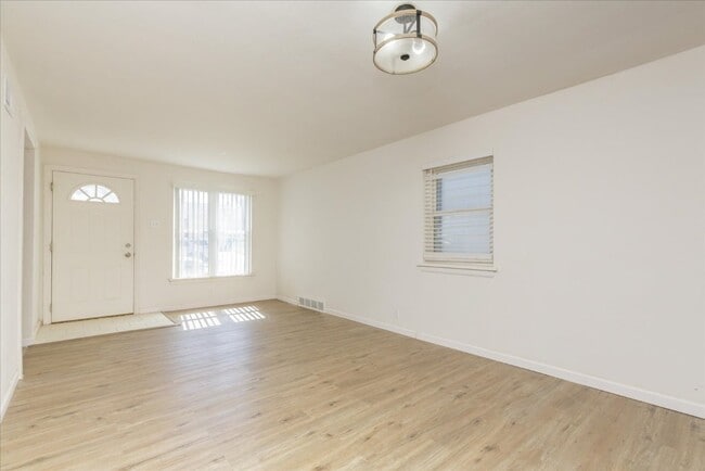 Building Photo - 4321 Melba Ave
