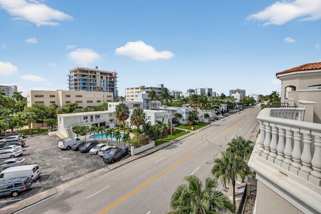 Building Photo - 508 N Birch Rd