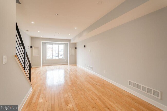 Building Photo - 2322 Alter St