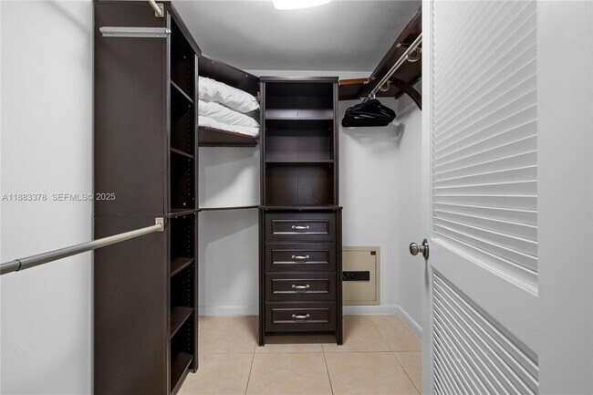 Building Photo - 3250 NE 1st Ave