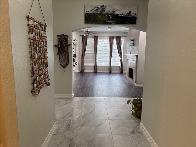 Building Photo - 21806 Silverpeak Ct