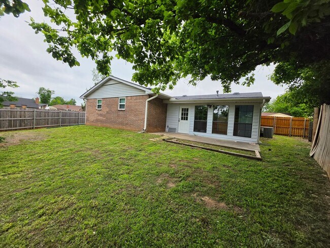 Building Photo - Cute 4 bedroom home in Shawnee