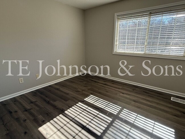 Building Photo - Spacious 4 Bedroom Home with Modern Comforts in Kernersville