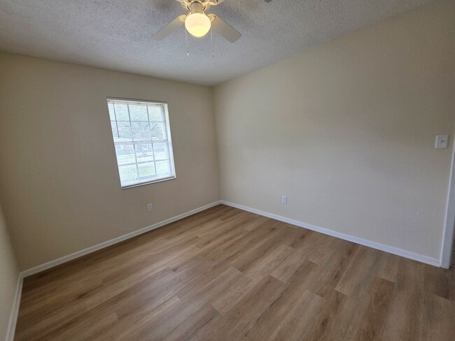 Building Photo - 5BR/2BA home with large family room