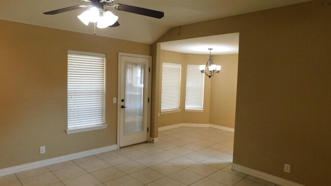 Building Photo - 118 Stonebridge St