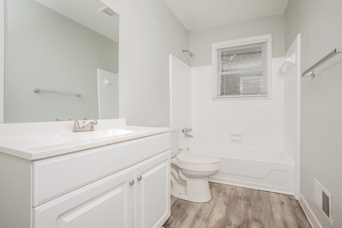 Building Photo - 601 Wilmette Rd