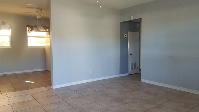 Building Photo - 3 bedroom one bath with garage