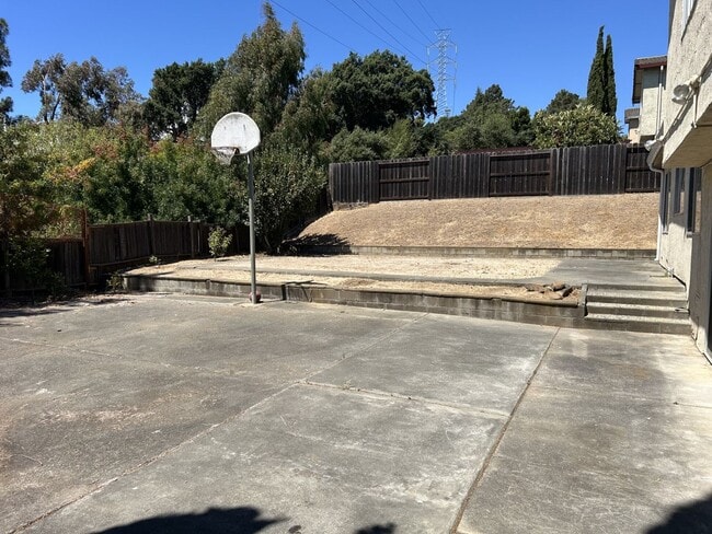 Building Photo - Remodeled 4 Bedroom, 2.5 Bath Home