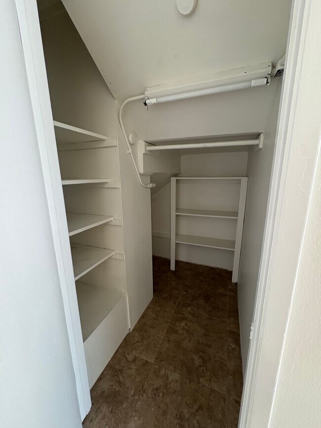 Building Photo - Beautiful 3 Bedroom Condo