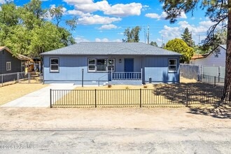 Building Photo - 844 Flora St