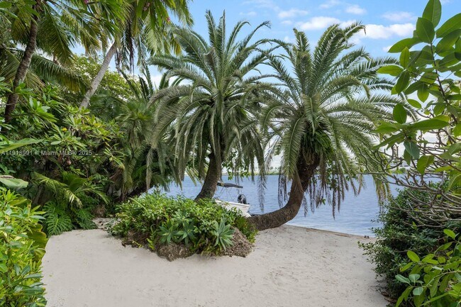 Building Photo - 16 Palm Ave