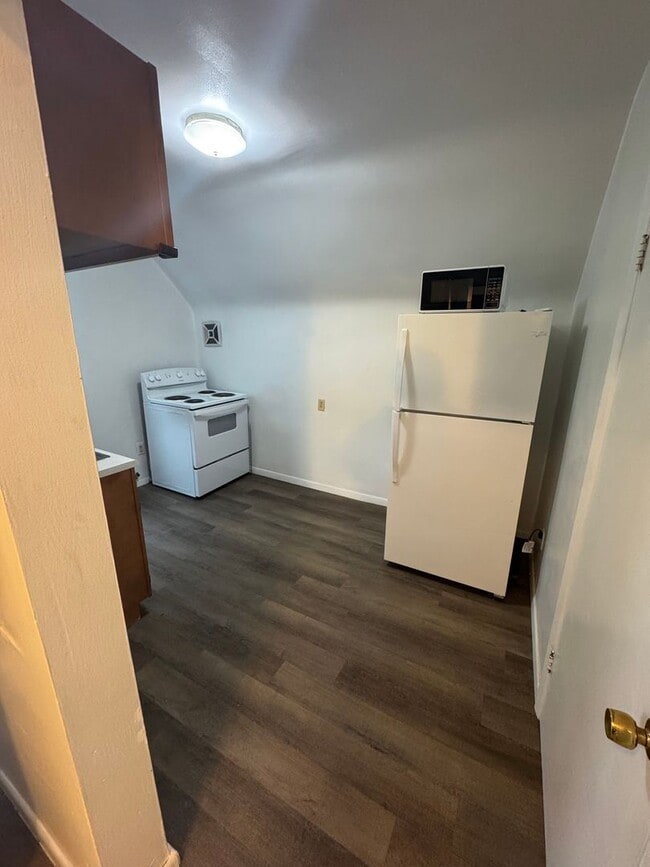 Building Photo - 212 N Highland Ave