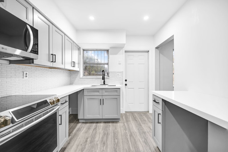 Building Photo - 645 NE 149th St