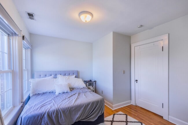 Building Photo - 525 Donne Ave