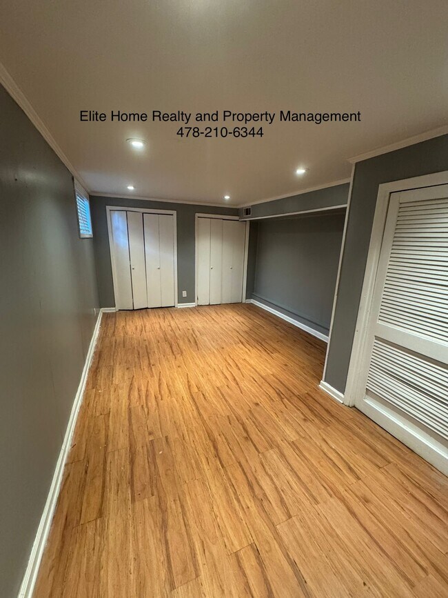 Building Photo - 290 Clisby Pl
