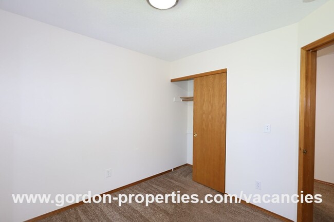 Building Photo - $2,495.00 - SE Condor Pl - Gresham 3 bedro...