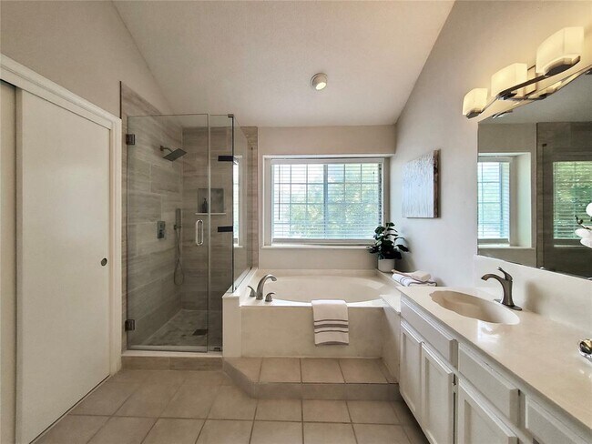 Building Photo - 11105 Crossland Dr