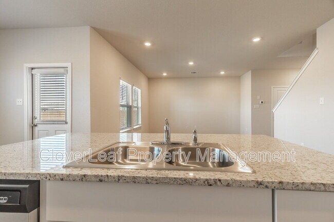 Building Photo - 466 Orion Dr