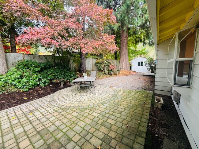 Building Photo - Charming One-Level Home in Garden Home — Near Washington Square & Trader Joe’s! Landscaping Inclu...