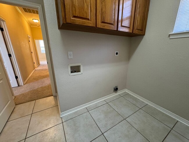 Building Photo - 1712 Iron Jacket Trail