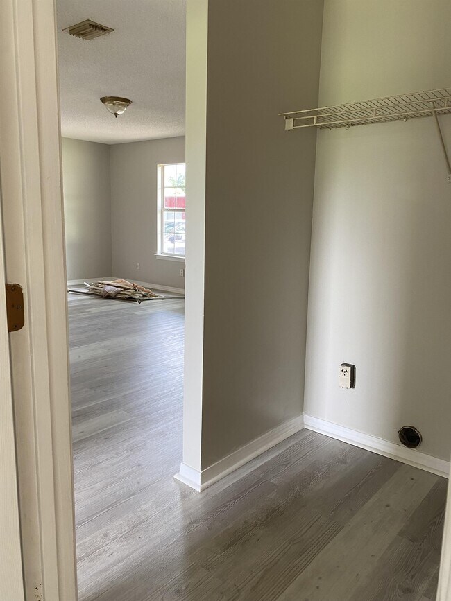 Building Photo - 22 Glass St