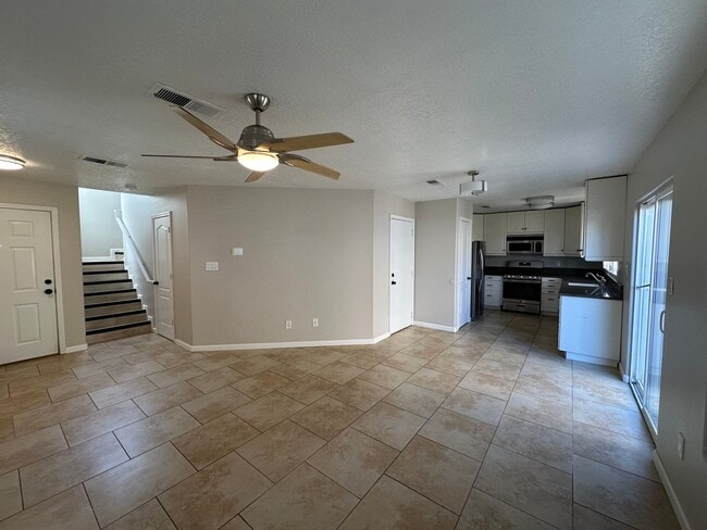 Building Photo - 3 bedroom 2.5 Bath Home in gated NE heights