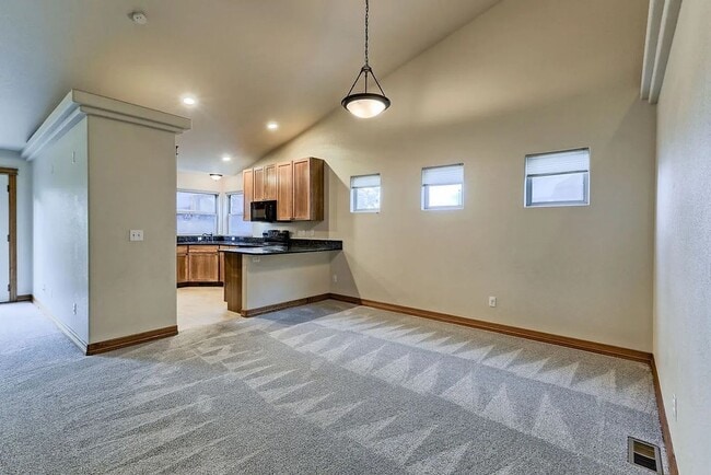 Building Photo - Light-Filled Living in a Peaceful Fort Collins Neighborhood