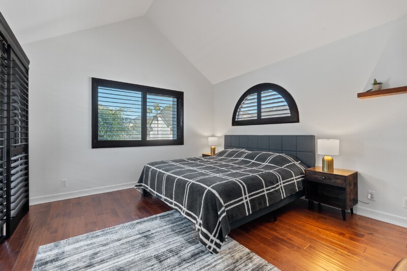 Building Photo - 526 Via De La Valle