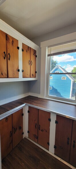 Butler's Pantry - 125 Laurel St