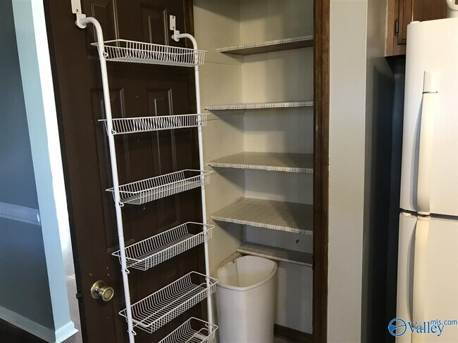 Building Photo - 1305 Chimney Springs Dr SE