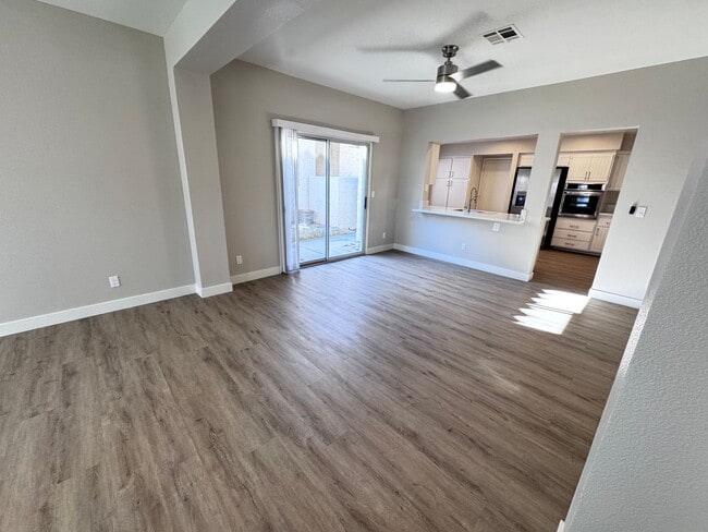 Building Photo - Quaint Home in the Beautiful Desert Shores Community!