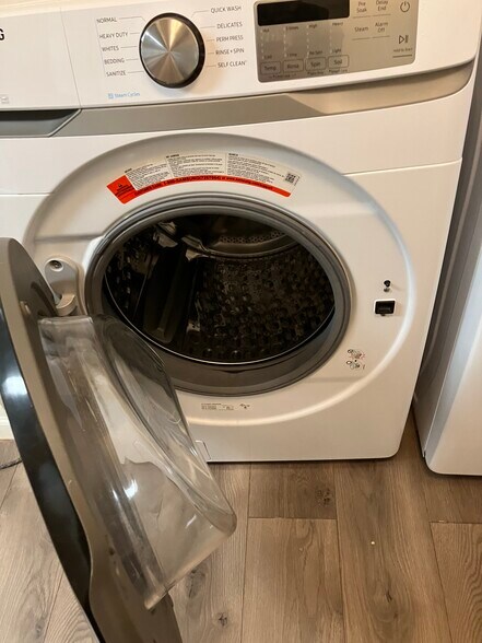 Inside washer - 808 La Veta Dr NE