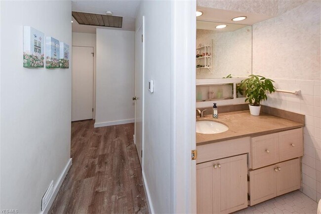 Building Photo - 24735 Twickenham Dr