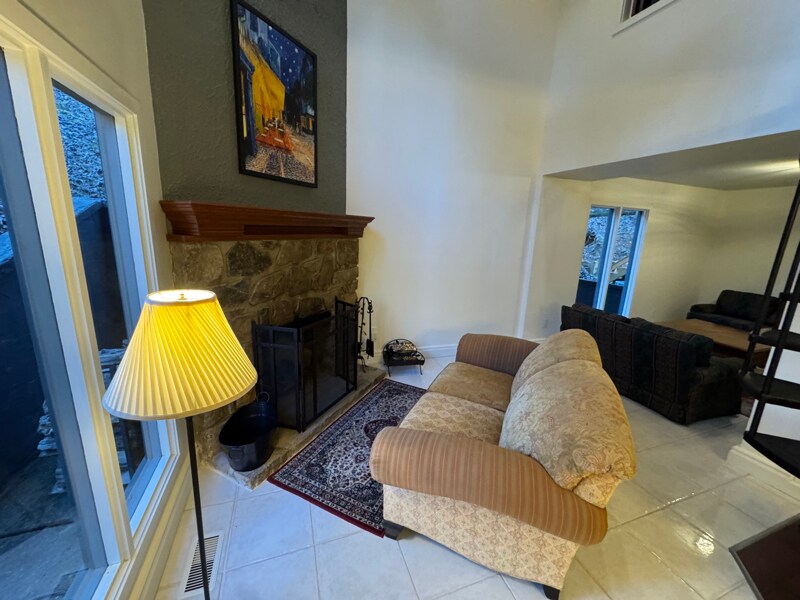 Building Photo - 247 Bruce Rd