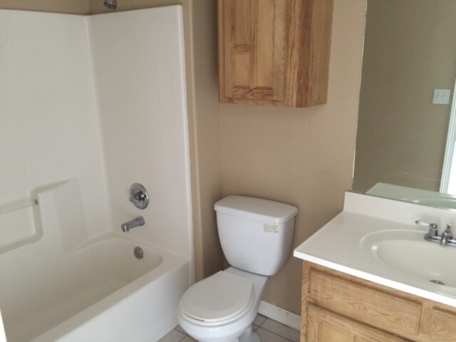 Building Photo - 1604 E Quail St