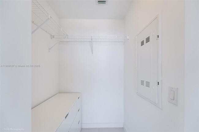 Building Photo - 501 NE 31st St