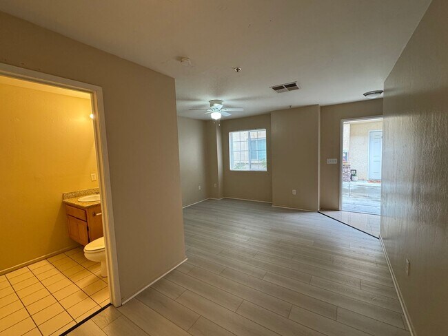 Building Photo - 600 Hosking Ave