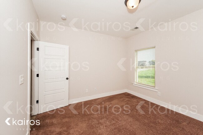 Building Photo - 131 Maple Leaf Dr
