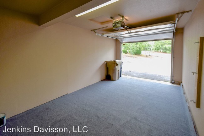 Building Photo - 2 br, 2.5 bath House - 3956 Carman Drive
