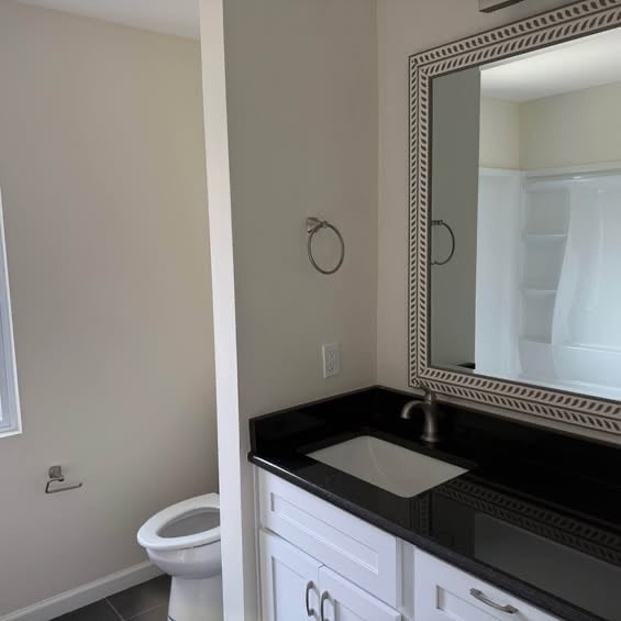 Shared upstairs bathroom - toilet - 67 Cannon St